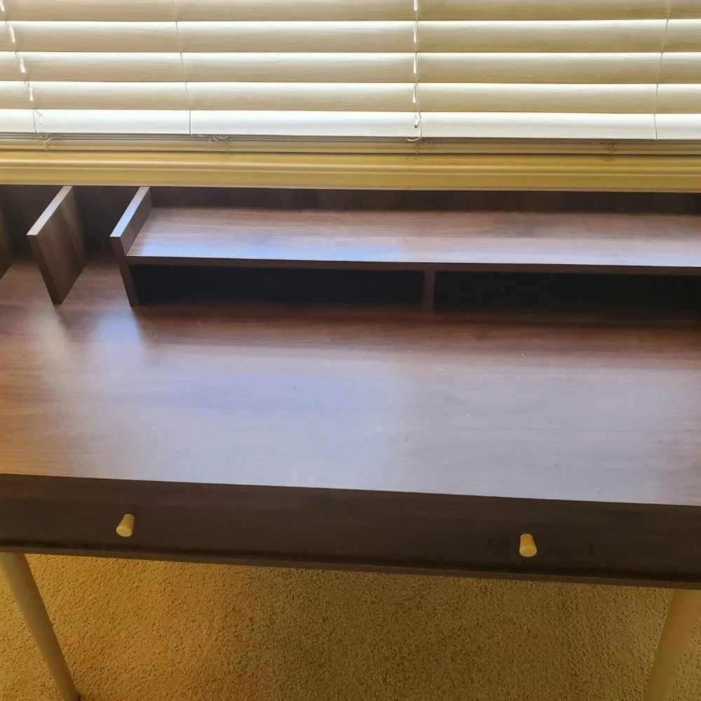Writing table - Picture 2 of 3